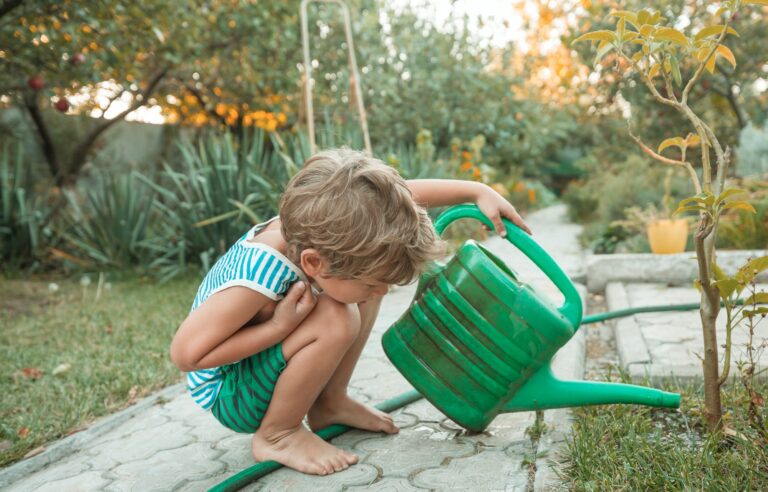 how gardening helps the environment